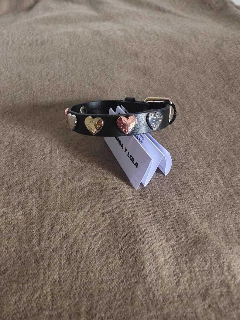 BIMBA Y LOLA Bracelet (Category: Bracelets) located in Puerto Princesa. Submitted by kanejela (Listing ID 1460019095, Image 2). Description: New with hang tag Size: 6.5 to 7.5 inches diameter Available design Black leather strap with tri color Transparent strap with rose gold.