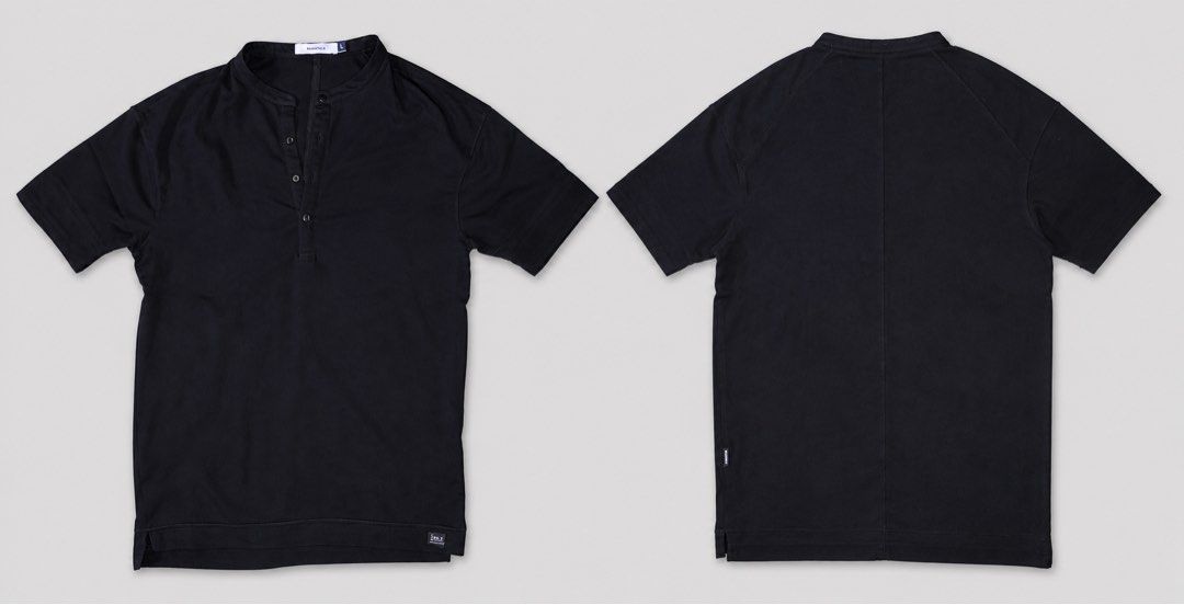 Black Chinese collar polo M-L (Category: Tshirts & Polo Shirts ) located in Baguio. Submitted by boss_rb (Listing ID 1460066253, Image 2). Description: - Classic black short-sleeve t-shirt - Henley neckline with button closure - Simple and versatile design - Ideal for casual outfits - Tagged size L.