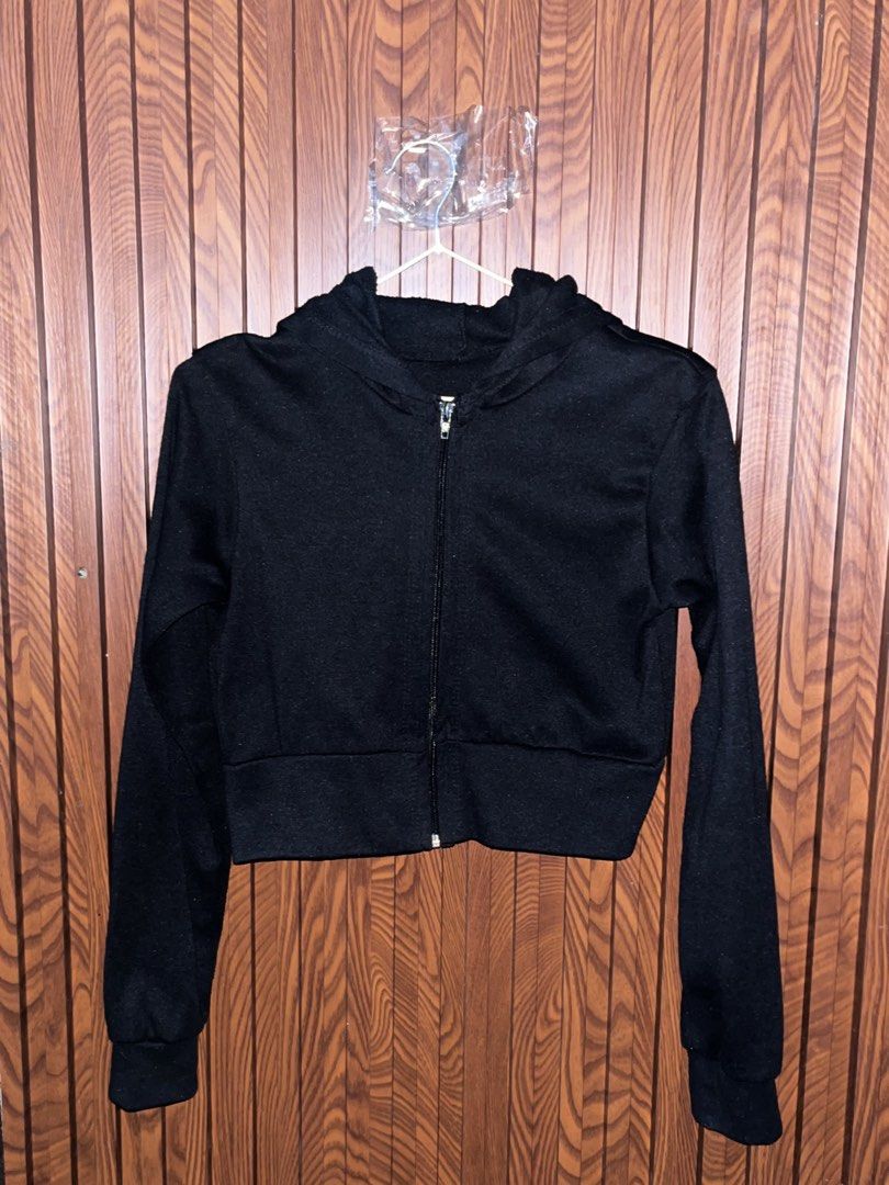 Black Cropped Zip-Up Hoodie (Category: Coats, Jackets and Outerwear) located in Subic. Submitted by httpsuflea (Listing ID 1460101458, Image 1). Description: - rfs: declutterring.