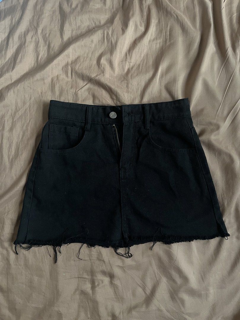 BLACK DENIM SKIRT (Category: Skirts) located in Binan City. Submitted by elscheamour (Listing ID 1459993213, Image 1). Description: .