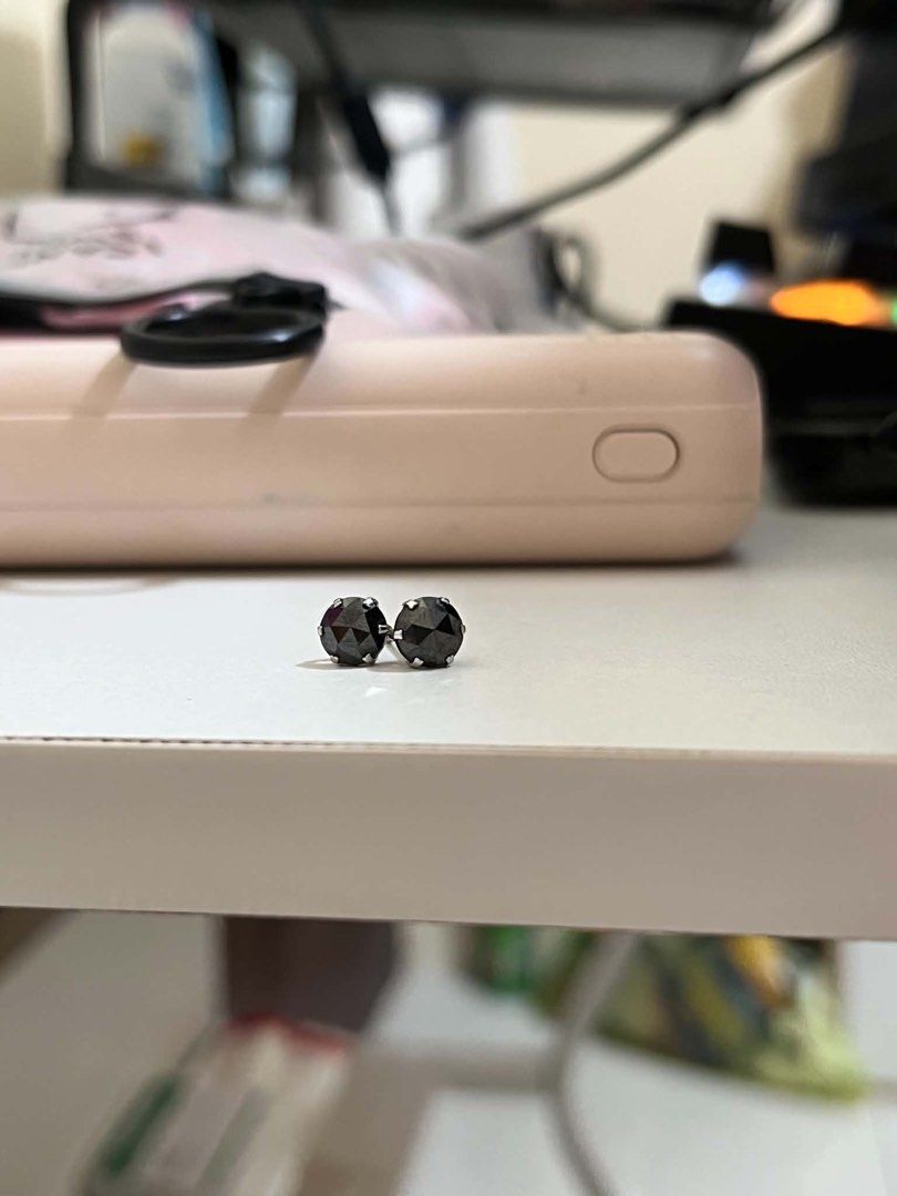 Black diamond in plated platinum stud earrings (Category: Earrings) located in Quezon City. Submitted by thriftclub.mnl (Listing ID 1460094787, Image 2). Description: For sale only 15,000/15k Black diamond in plated platinum stud earrings no issue with certificate 1.500 carat/PT900 📍Qc.