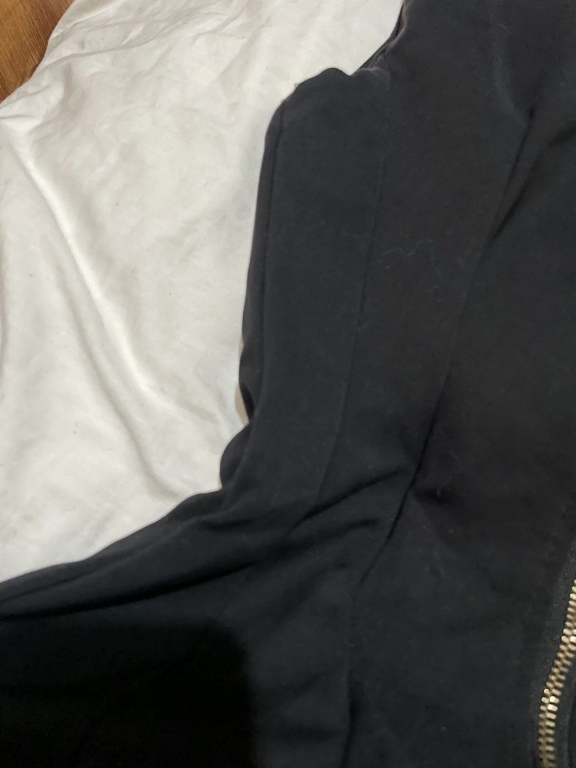 black elegant dress (Category: Dresses) located in Manila. Submitted by venise__11 (Listing ID 1460030085, Image 3). Description: dress with boning.
