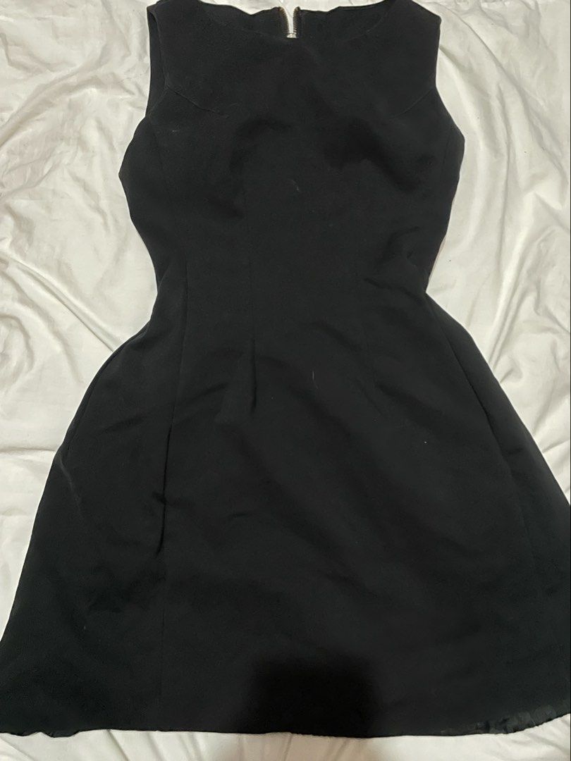 black elegant dress (Category: Dresses) located in Manila. Submitted by venise__11 (Listing ID 1460030085, Image 1). Description: dress with boning.