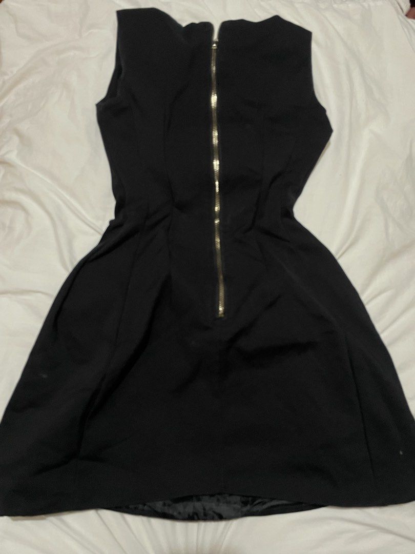 black elegant dress (Category: Dresses) located in Manila. Submitted by venise__11 (Listing ID 1460030085, Image 2). Description: dress with boning.