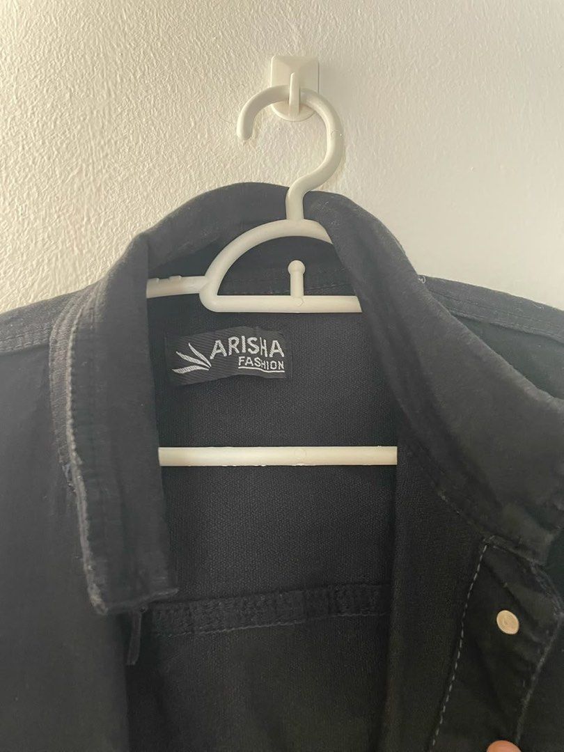 Black Jacket (Category: Coats, Jackets and Outerwear) located in Ipoh. Submitted by aryna_ (Listing ID 1459976707, Image 3). Description: Can fit to M size.