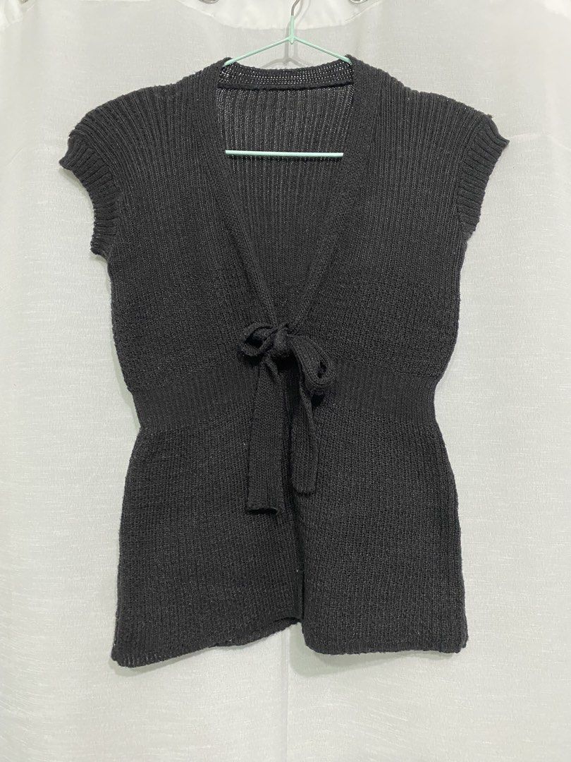 Black Knit Cap Sleeve Tie Front Cardigan (Category: Coats, Jackets and Outerwear) located in Cainta. Submitted by rmavg (Listing ID 1460089026, Image 1). Description: reminds me of that one jacquemes top! - Cap sleeves - Tie front detail at waist - Ribbed texture throughout - Estimated size: Small to Medium - Ideal for layering during cooler weather mop: gcash mod: gogo/jnt .