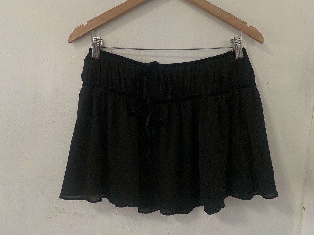 Black Mini Skirt with Drawstring Waist (Category: Skirts) located in Malabon City. Submitted by vewonica (Listing ID 1459956934, Image 1). Description: - Chic black mini skirt - Comfortable elasticated drawstring waist with elegant velvet trim - Flattering flowy hemline - Measurements (laid flat): Approx. 13 inches length, 31 inches waist - Ideal for everyday casual wear.
