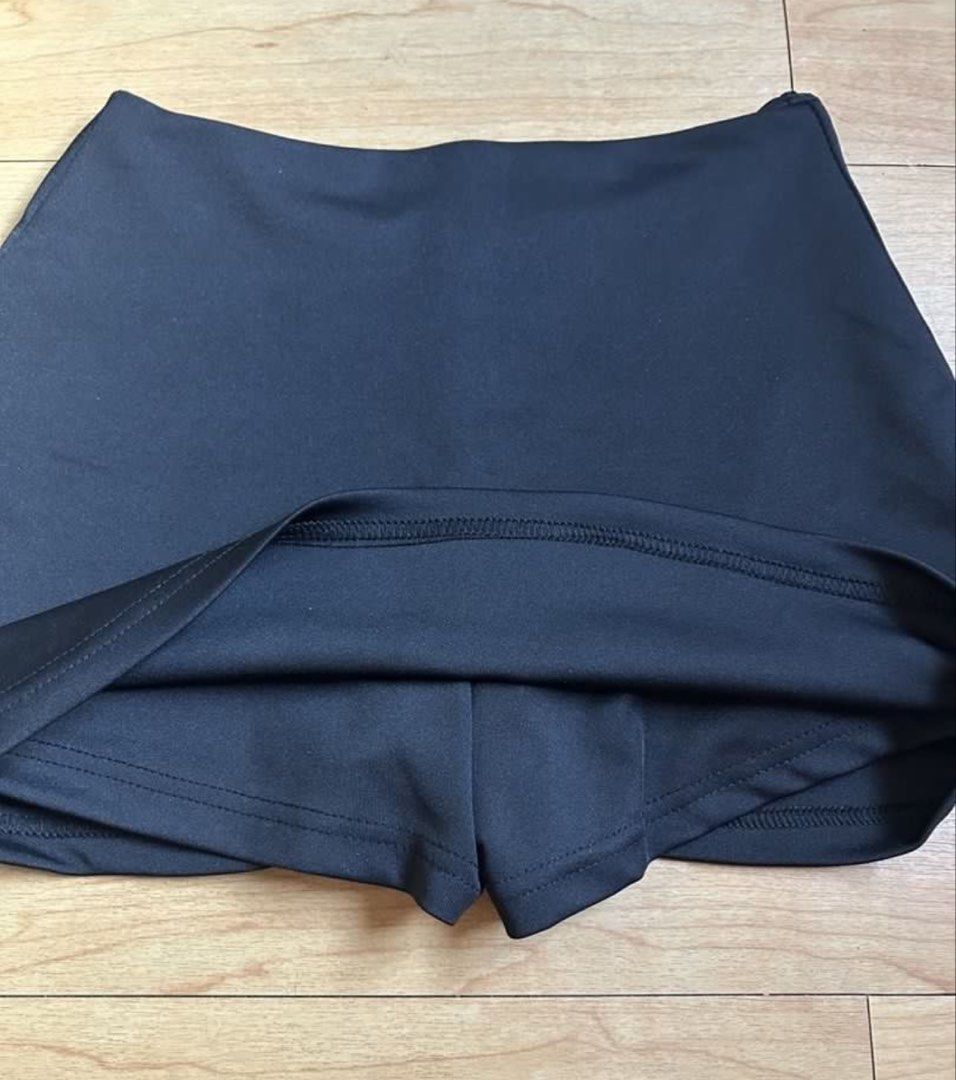 Black Mini Skirt with Inner Shorts (Category: Skirts) located in Mandaluyong City. Submitted by bayline999 (Listing ID 1459919867, Image 2). Description: .