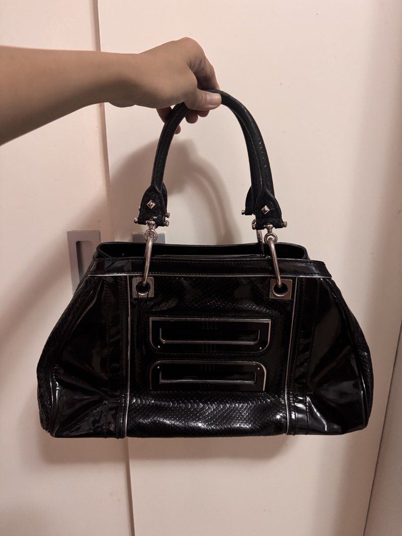 Black Patent Leather Handbag with Silver Hardware (Category: Luxury Bags & Wallets) located in Bacolod City. Submitted by petite_dreamchaser_411 (Listing ID 1459908374, Image 1). Description: - Black patent leather with a shiny finish - Textured details - Silver hardware accents - Comfortable top handles - Interior with multiple compartments - Spacious enough for your essentials - Versatile for everyday or nights out Malinis na malinis. Pwede sa 