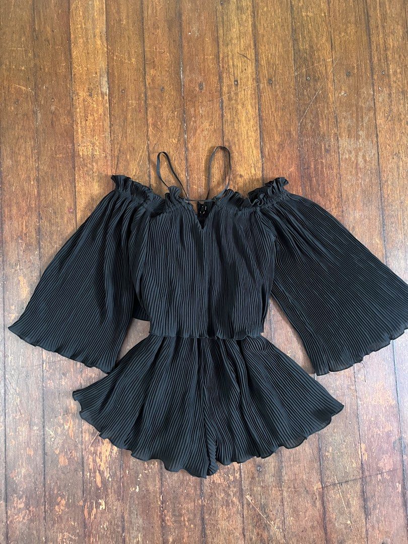 Black Pleated Romper (Category: Rompers) located in Quezon City. Submitted by midnigt (Listing ID 1460061257, Image 1). Description: small to medium fit.