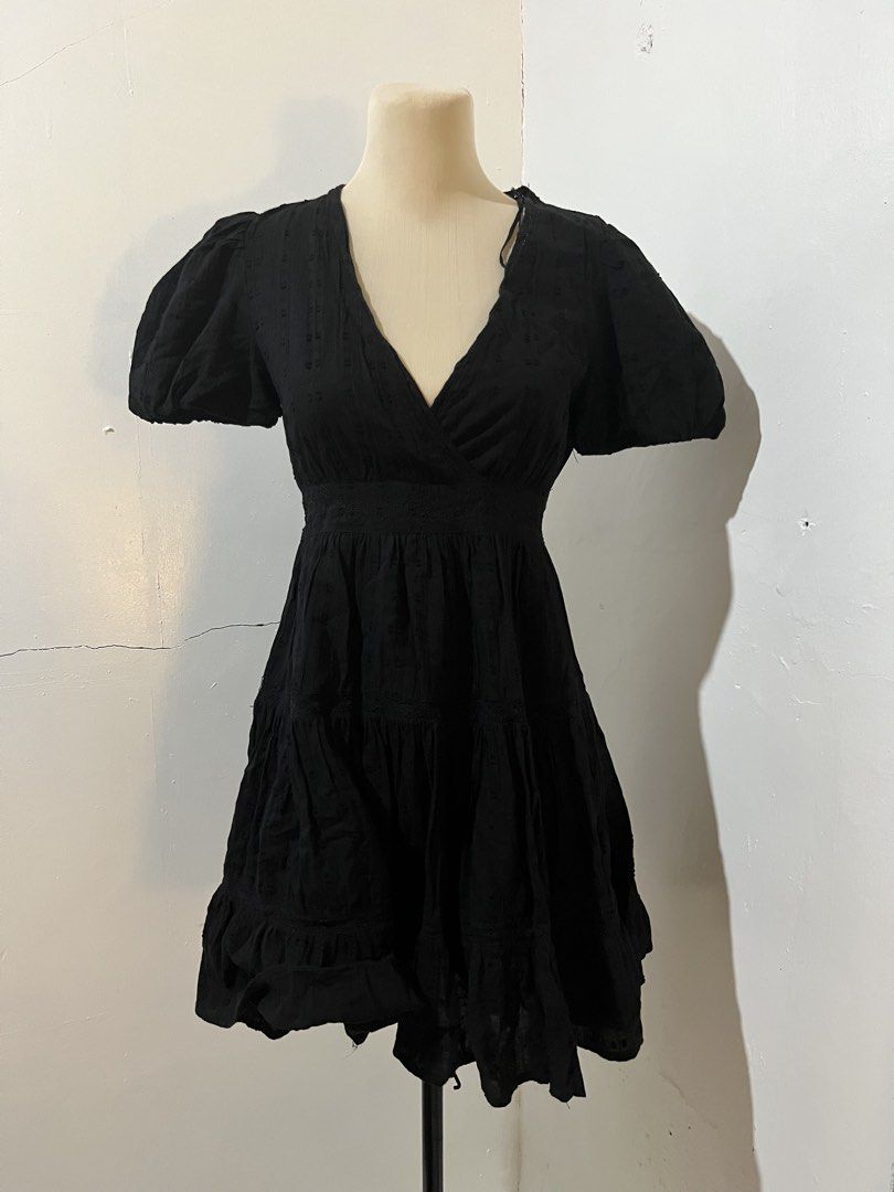 Black Puff Sleeve Tiered Mini Dress (Category: Dresses) located in Caloocan City. Submitted by elishajabi43991 (Listing ID 1460060415, Image 2). Description: - Cute black mini dress - Puff sleeves - Flattering wrap-style V-neck - Tiered skirt with ruffles - Subtle textured fabric pattern - Versatile for casual outings or nights out - Pairs well with boots or heels.