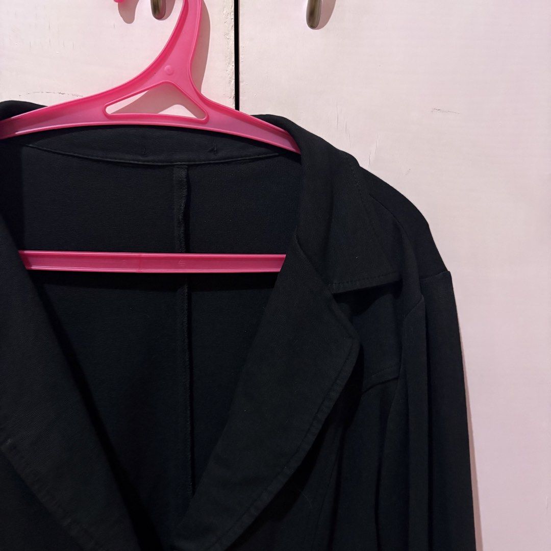 Black Relaxed Blazer with White Cuffs and Button (Category: Coats, Jackets and Outerwear) located in Taguig. Submitted by xoalexv (Listing ID 1459994395, Image 3). Description: - Classic black blazer - Single white button closure - Contrasting white cuffs - Two functional front pockets - Versatile for work or evening wear - Effortlessly elevates any outfit - material is very relaxed, and similar to a sweater.