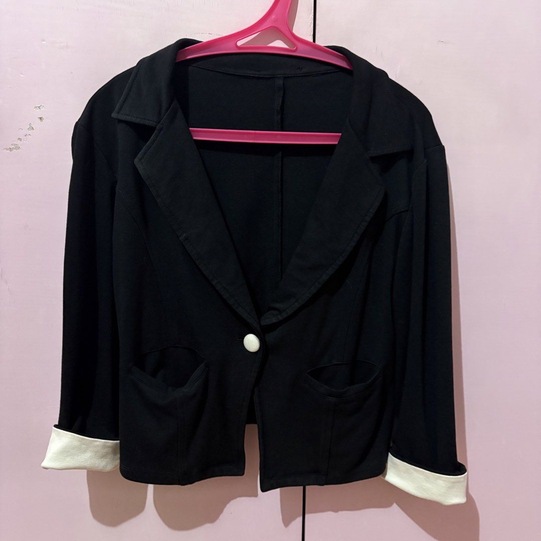 Black Relaxed Blazer with White Cuffs and Button (Category: Coats, Jackets and Outerwear) located in Taguig. Submitted by xoalexv (Listing ID 1459994395, Image 1). Description: - Classic black blazer - Single white button closure - Contrasting white cuffs - Two functional front pockets - Versatile for work or evening wear - Effortlessly elevates any outfit - material is very relaxed, and similar to a sweater.