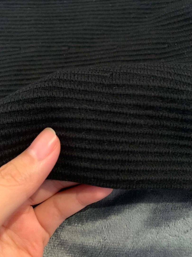 Black Ribbed Maxi Skirt (Category: Skirts) located in Manila. Submitted by rmaraaa (Listing ID 1459939221, Image 3). Description: Sf shoulder by buyer Fits s-m (stretchable) Loc: Antipolo.