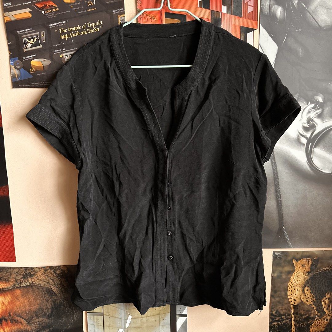 Black Short-Sleeve V-Neck Button-Down Blouse with Cuffed Sleeves (Category: Blouses) located in Manila. Submitted by andreidenise (Listing ID 1459983590, Image 3). Description: m - l ↶*ೃ✧˚. ❃ ↷ ˊ- location: taft ave. manila mop: gcash/bank transfer to gcash mod: j&t/lalamove/angkas ↶*ೃ✧˚. ❃ ↷ ˊ- * . °•★|•°∵r e m i n d e r s∵°•|☆•° . * ➺ no cod ➺ no return / refund / exchange ! I make sure that you’ll receive the correct orders <3 ➺ shipping every