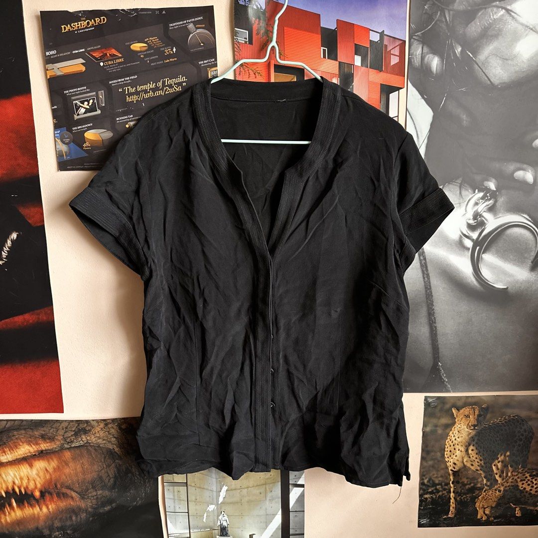 Black Short-Sleeve V-Neck Button-Down Blouse with Cuffed Sleeves (Category: Blouses) located in Manila. Submitted by andreidenise (Listing ID 1459983590, Image 1). Description: m - l ↶*ೃ✧˚. ❃ ↷ ˊ- location: taft ave. manila mop: gcash/bank transfer to gcash mod: j&t/lalamove/angkas ↶*ೃ✧˚. ❃ ↷ ˊ- * . °•★|•°∵r e m i n d e r s∵°•|☆•° . * ➺ no cod ➺ no return / refund / exchange ! I make sure that you’ll receive the correct orders <3 ➺ shipping every