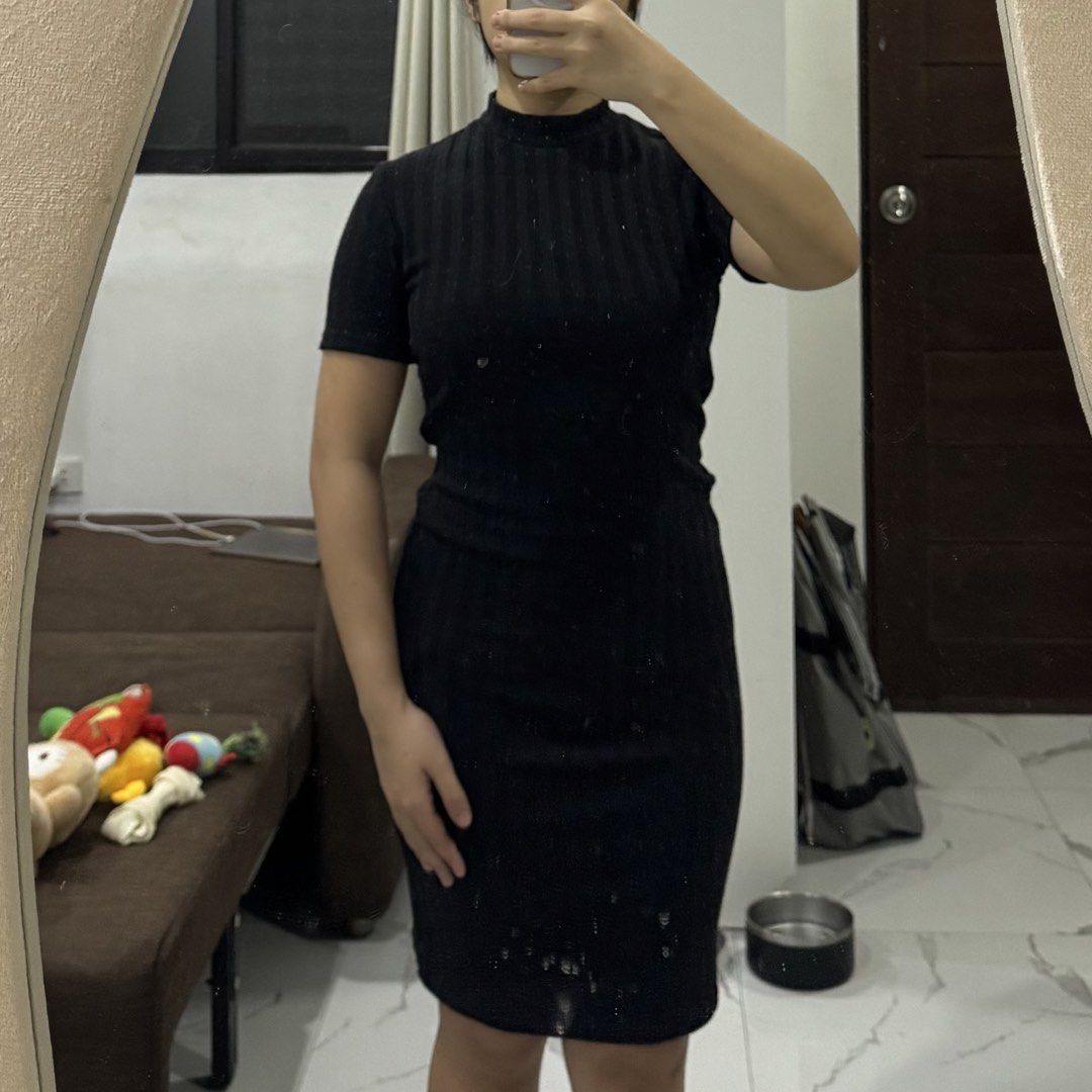 Black Turtleneck Dress (Category: Dresses) located in Las Pinas. Submitted by mi.cha (Listing ID 1460098692, Image 1). Description: - Used a few times - Has a zipper on the back Size: Fits XS - M frames.