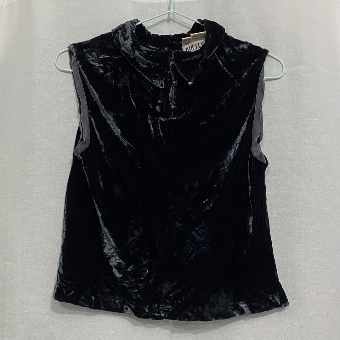 Black Velvet Sleeveless Top (Category: Sleeveless) located in Cainta. Submitted by rmavg (Listing ID 1460088850, Image 3). Description: - Features a high neckline with button details - Crafted from a luxurious 50% Viscose and 50% Silk blend - Perfect for dressing up or down - Refer to tag for care instructions - Can be turtle neck mop: gcash mod: jnt/gogo.
