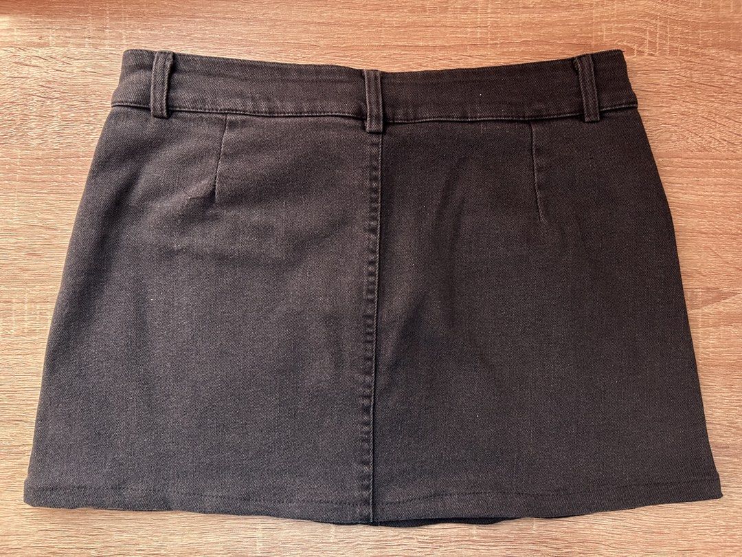 Black Vintage Denim Mini Skirt (Category: Skirts) located in Pasay City. Submitted by jks.ells (Listing ID 1459917586, Image 2). Description: waist size: 28 inches (a bit stretchable) skirt length: 12 inches dm for more questions :).