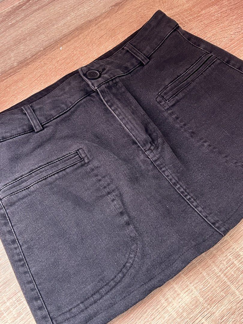 Black Vintage Denim Mini Skirt (Category: Skirts) located in Pasay City. Submitted by jks.ells (Listing ID 1459917586, Image 3). Description: waist size: 28 inches (a bit stretchable) skirt length: 12 inches dm for more questions :).