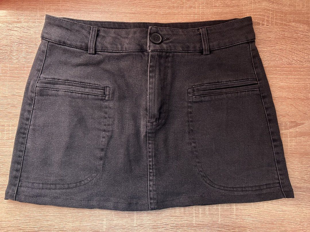 Black Vintage Denim Mini Skirt (Category: Skirts) located in Pasay City. Submitted by jks.ells (Listing ID 1459917586, Image 1). Description: waist size: 28 inches (a bit stretchable) skirt length: 12 inches dm for more questions :).