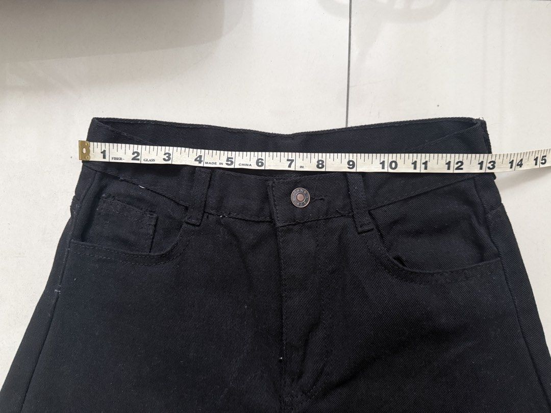 Black Wide Leg Jeans Denim Pants (Category: Jeans) located in Quezon City. Submitted by axisdxd (Listing ID 1459969523, Image 2). Description: - trendy black wide leg jeans - made from comfortable denim material - ideal for casual wear - easily styled with any top - please check measurements in photos -worn once lang.