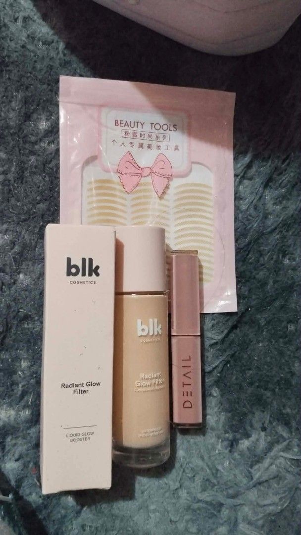 BLK RADIANT GLOW AND DETAIL (Category: Makeup) located in Manila. Submitted by clique_glam (Listing ID 1459977727, Image 1). Description: BLK RADIANT GLOW SHADE: CREME 85%USED DETAIL LIP SATIN SWATCH LNG NAGAMIT FREE EYELID TAPE.