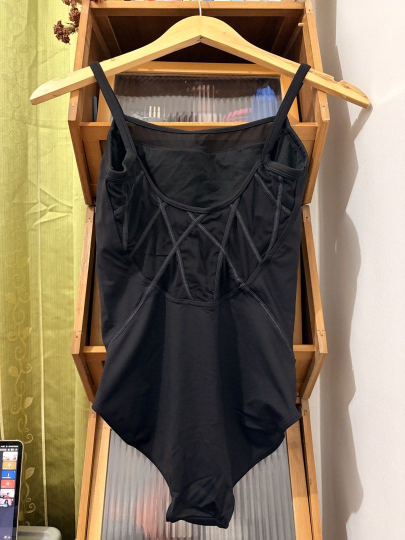 Bloch Leotard - M (Category: Activewear) located in Marikina City. Submitted by _bananahanaa (Listing ID 1460073212, Image 2). Description: - Black leotard - Mesh neckline and back detail.