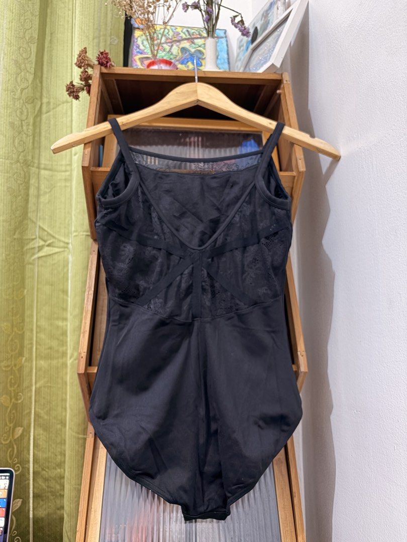Bloch Leotard - Medium (Category: Activewear) located in Marikina City. Submitted by _bananahanaa (Listing ID 1460073197, Image 2). Description: - flower mesh details on neckline and back.