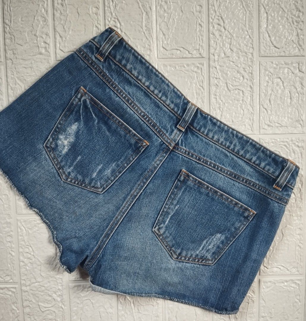 Blue Distressed Denim Shorts Size 28 (Category: Shorts) located in Dagupan City. Submitted by nahamul_1508 (Listing ID 1459999118, Image 2). Description: - Blue denim shorts - Distressed details with frayed hem - Button and zip closure - Two front pockets and two back pockets - Comfortable fit for casual wear - Ideal for summer outfits.