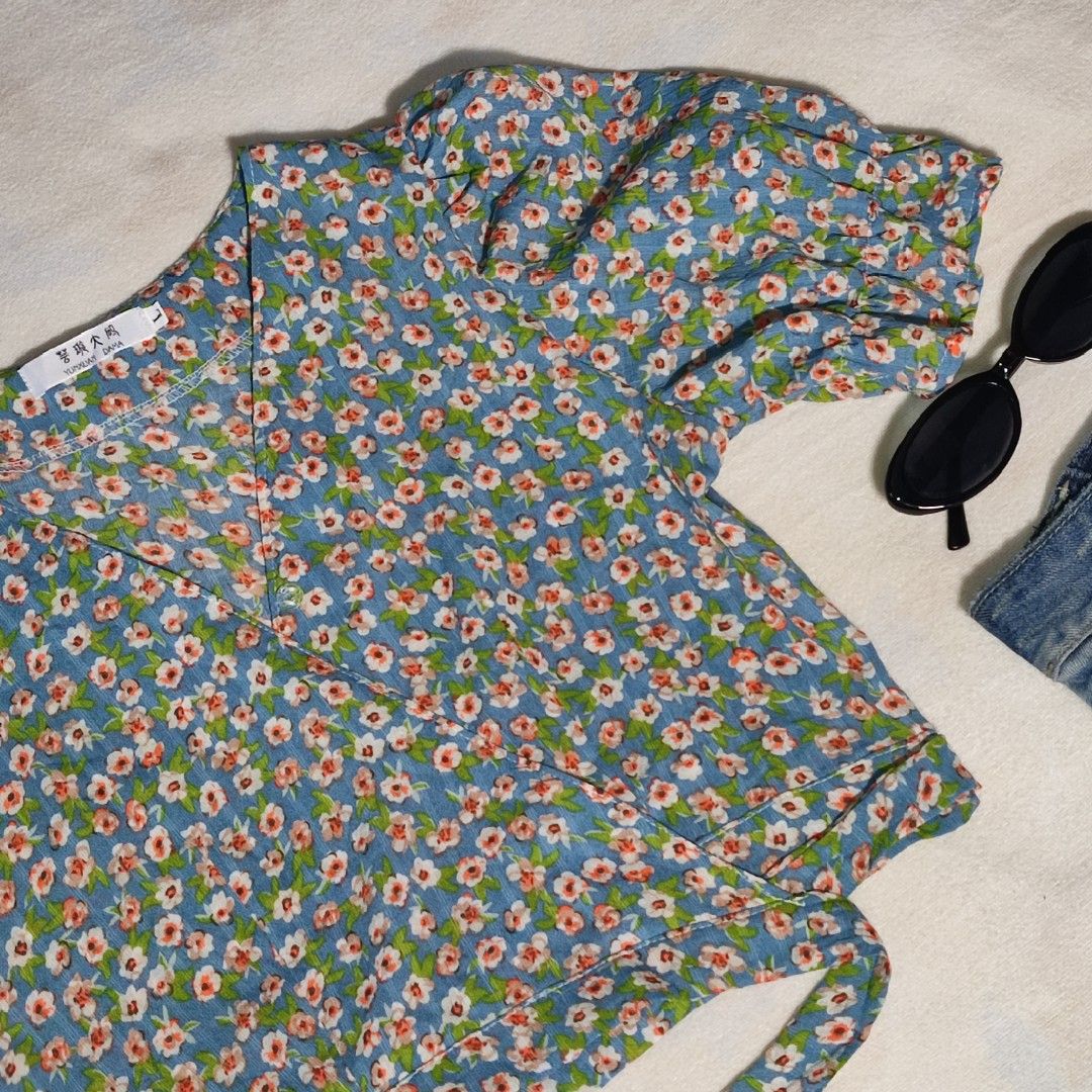 Blue Floral Puff Sleeve Wrap Crop Top (Category: Blouses) located in Antipolo. Submitted by _lovedbychie (Listing ID 1460055430, Image 3). Description: 🌸 Size: S-Semi M 🌸 Bust: 32"- 34" • Length: 16" 🌸 MOP: Gcash / Maribank (payment first) 🌸 MOD: J&T / Lalamove Message me for more info! 🌷.