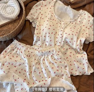 (Category: ) located in . Submitted by ivylau_ (Listing ID 1460043204, Image 1). Description: .