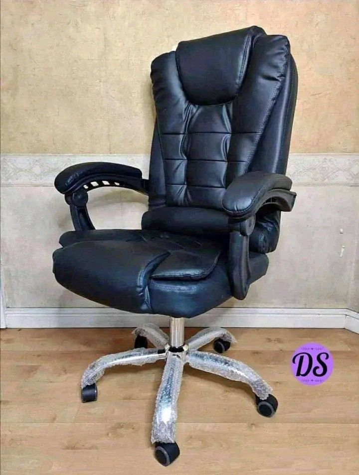 Boss Chair (Category: Chairs) located in Makati City. Submitted by oideme (Listing ID 1460023636, Image 3). Description: .