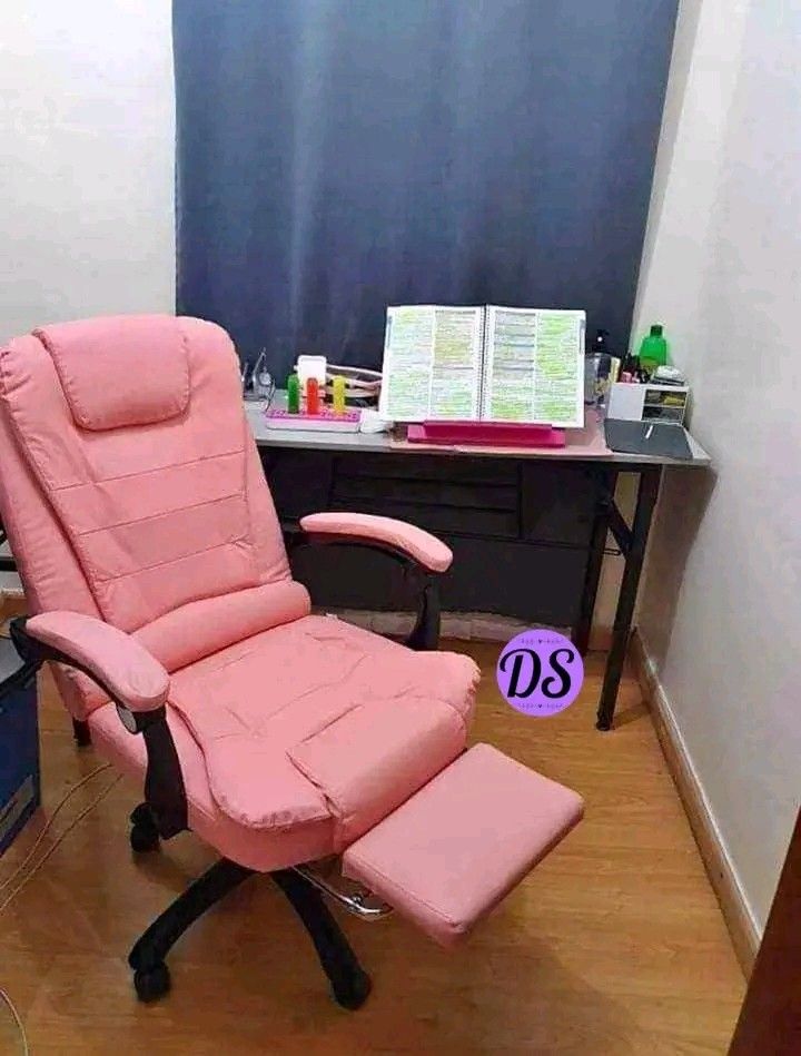 Boss Chair (Category: Chairs) located in Makati City. Submitted by oideme (Listing ID 1460023636, Image 2). Description: .