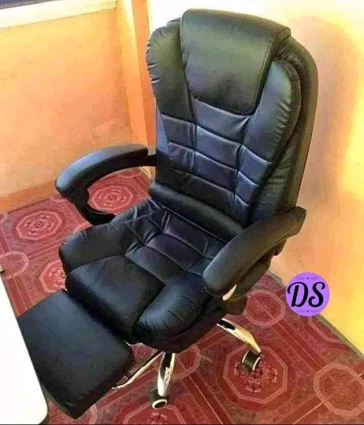 Boss/Office Chair (Category: Chairs) located in Manila. Submitted by micoooy (Listing ID 1460024760, Image 2). Description: .