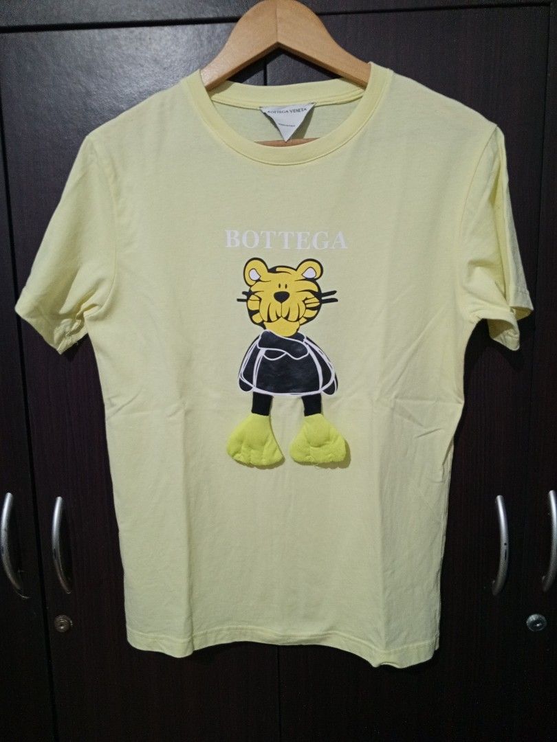 Bottega Veneta 3d Shirt (Category: Shirts) located in Santa Maria. Submitted by paulo-garcia21 (Listing ID 1460036646, Image 1). Description: small on tag 18 by 25.5 excellent condition no issue.