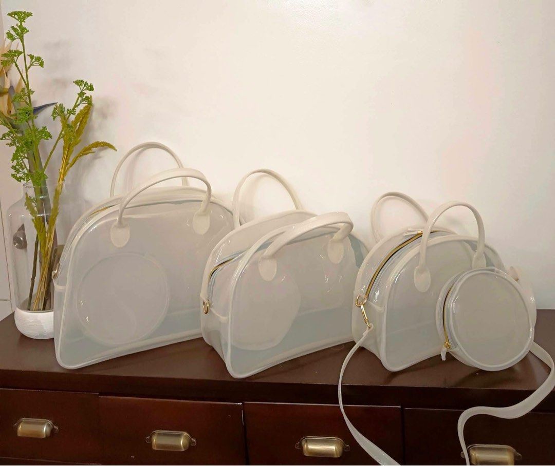 BOWLER Transparent & Patent Handbag Set with Pouch (Category: Tote Bags) located in Marikina City. Submitted by dapple (Listing ID 1460076304, Image 2). Description: BOWLER BAG SIZE. : LARGE, MEDIUM and SMALL LARGE : 16inL x 15inH x 5 MEDIUM : 13inL x 7.5inH x 6 SMALL. : 12inL x 8.5inH x 4 COLORS. : BLACK , BROWN and WHITE.
