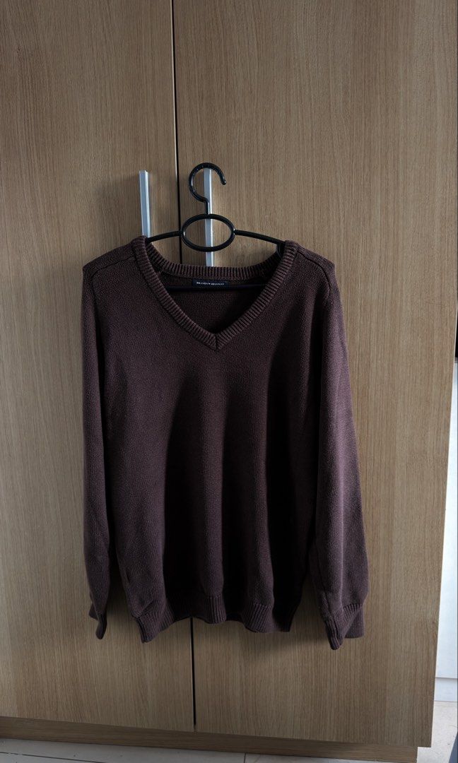 Brandy Melville Knit (Category: Longsleeves) located in Quezon City. Submitted by wearitagain_ (Listing ID 1459907102, Image 1). Description: .