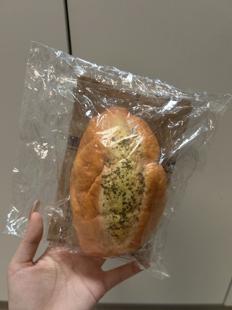 Bread squishy （分類：絨毛玩具）位於 Hong Kong。 由 nigolam012 提交（商品編號 1460099068，圖片 1）。簡介： 嘩呢個麵包造型嘅squishy真係好得意呀睇落就好似真嘅蒜蓉包咁，上面仲有啲香草碎添，真係好想咬一口軟軟QQ嘅質感，揸落去好治癒，無論係小朋友定大朋友，收到都一定會好鍾意啱啱到貨，數量有限，快啲帶佢返屋企啦可以喺將軍澳交收㗎。