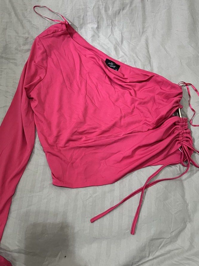 Bright Pink Asymmetrical Top with Silver Hardware (M) (Category: Others Tops) located in Paranaque City. Submitted by michcianox (Listing ID 1460016333, Image 1). Description: Milk and Honey Bright pink cropped top With Ruching details on the left side Unique Silver hardware on the ruched area Asymmetrical shoulder top, one sleeved M on tag Price does not include shipping fee Can ship through lalamove 📍meet up location: SM Sucat 💵 payment throu