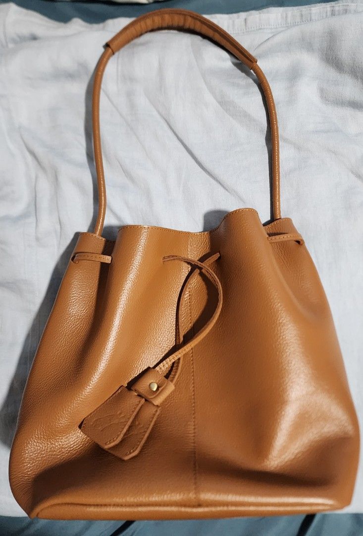 Brown Leather Bucket Bag with Drawstring Closure (Category: Cross-body Bags) located in Quezon City. Submitted by mmblnc (Listing ID 1459923380, Image 1). Description: Our tribe 871 - Classic brown leather bucket bag - Secure drawstring closure - Single top handle for carrying - Ideal everyday bag.