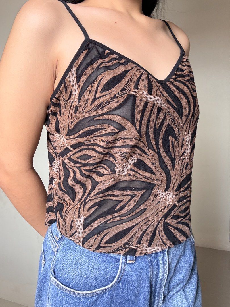 Brown Pattern Top (Category: Sleeveless) located in Naga. Submitted by yzzzh (Listing ID 1460010275, Image 2). Description: .