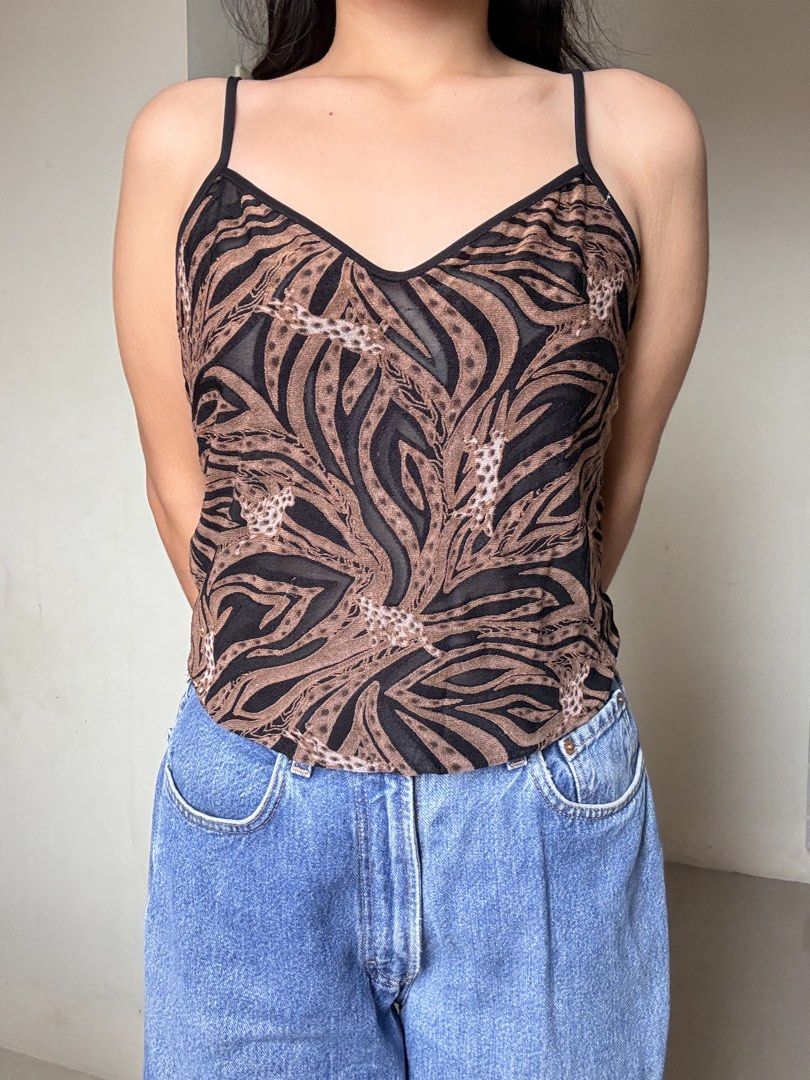 Brown Pattern Top (Category: Sleeveless) located in Naga. Submitted by yzzzh (Listing ID 1460010275, Image 1). Description: .