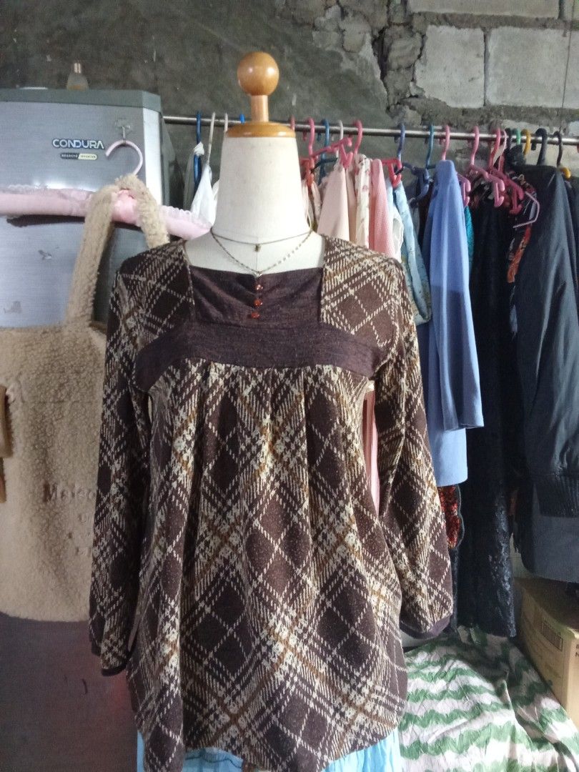 Brown plaid neopolitan long sleeve top (Category: Longsleeves) located in Meycauayan. Submitted by midori021 (Listing ID 1454675725, Image 1). Description: M-L mori kei style.