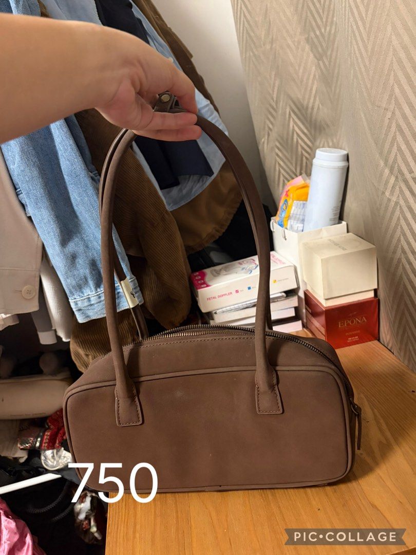 Brown Shoulder Bag (Category: Shoulder Bags) located in Consolacion. Submitted by kkk_declutter (Listing ID 1460046180, Image 1). Description: - Simple and stylish brown shoulder bag - Secure zipper closure - Spacious interior for all your essentials - Comfortable, well-sized handles for easy carrying - Ideal for everyday use Location Casili Consolacion Price Negotiable Pay First Buyer Shoulders the delivery fee.