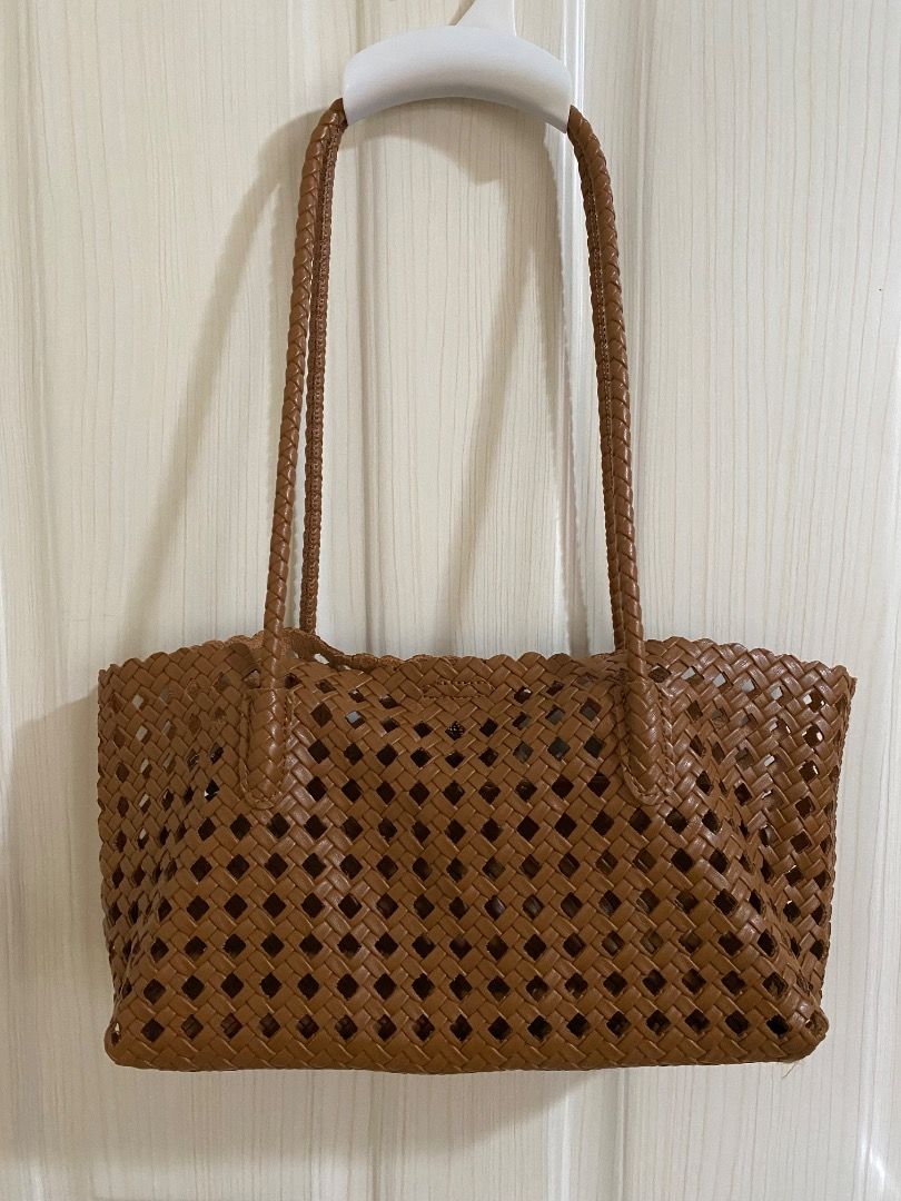 Brown Woven Tote Bag (Category: Tote Bags) located in Angeles City. Submitted by raintree.lorenzo (Listing ID 1459913134, Image 1). Description: - Stylish brown woven tote bag - Features unique diamond-shaped cutouts - Comfortable braided handles - Ideal for everyday errands or beach outings - Spacious interior to carry your essentials.