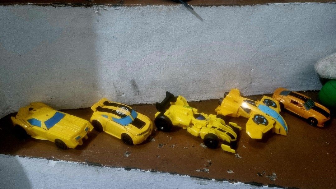 Bumblebee collection Transformers (Category: Action & Battle Toys) located in Paranaque City. Submitted by fdc_cashmoney (Listing ID 1460074542, Image 2). Description: all items are original -good condition except for 1 bumblebee with glued part but transformable 1000php for the set of 5 location bacoor cavite.