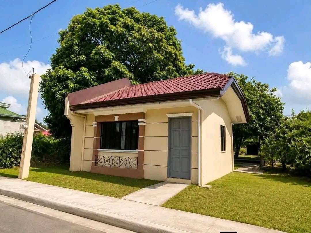 Bungalow type (rent to own) (Category: House & Lot) located in Tayabas. Submitted by grandcloud-1f46 (Listing ID 1460068280, Image 1). Description: Rent to own house and lot Location: Tayabas City, Quezon Province 25,000 reservation fee Free water and electric installation Free tripping everyday 50% discount. Your future home here in quezon is waiting. Inquire now! Patrick Salvan | Property Consultant .