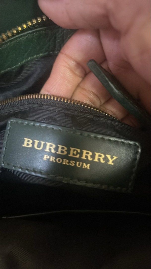 Burberry (Category: Luxury Bags & Wallets) located in Bacolod City. Submitted by hanap_ukay_540 (Listing ID 1459952538, Image 3). Description: Burberry prorsum milverton bowling bag Authentic Check the photo to see the details Location: Bacolod City Negros Occ Price: 7500 OBO Hmu if interested .