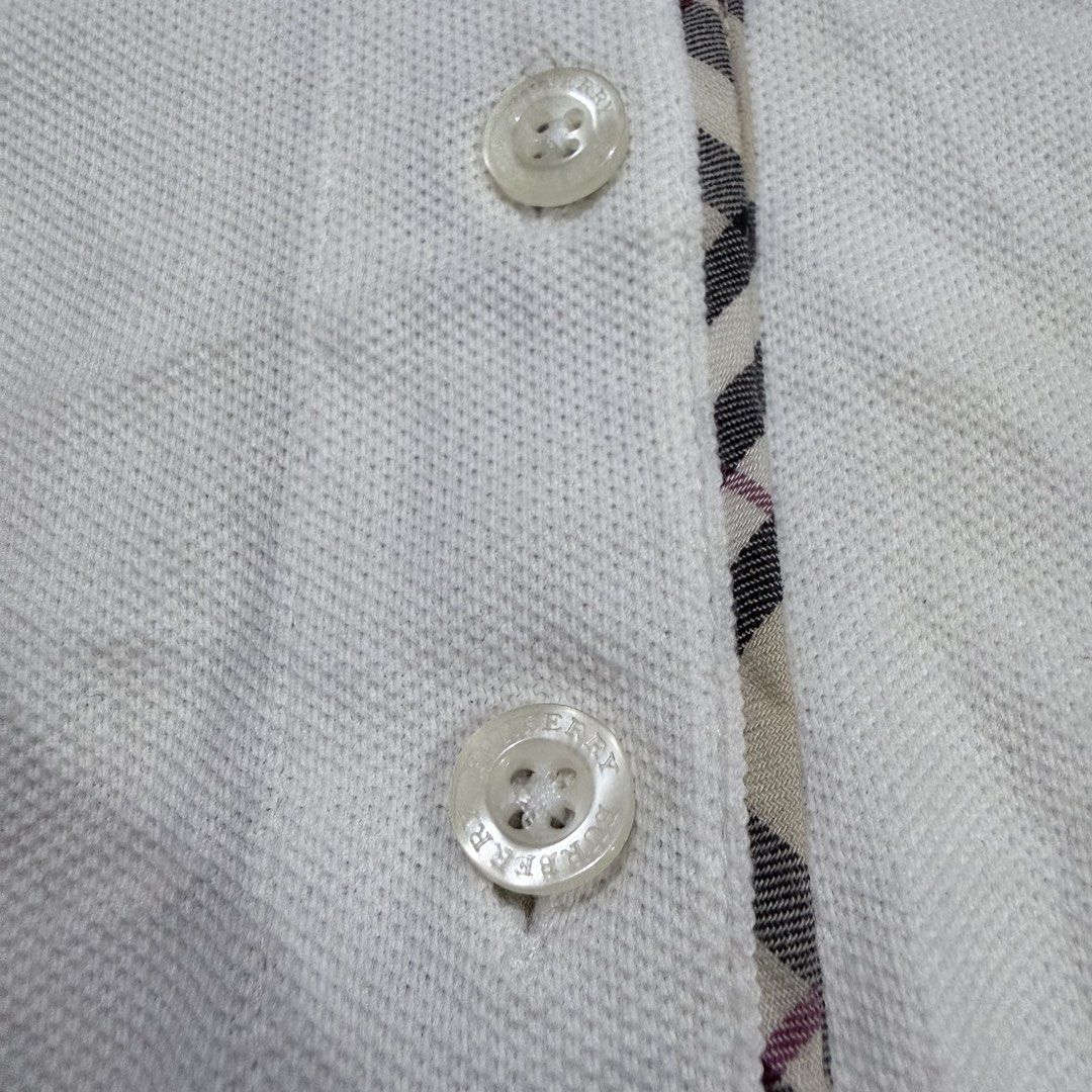 Burberry Polo Shirt (Category: Luxury Apparel) located in Imus. Submitted by casterhitz (Listing ID 1460073936, Image 3). Description: Small 19x26 No issue Excellent condition .